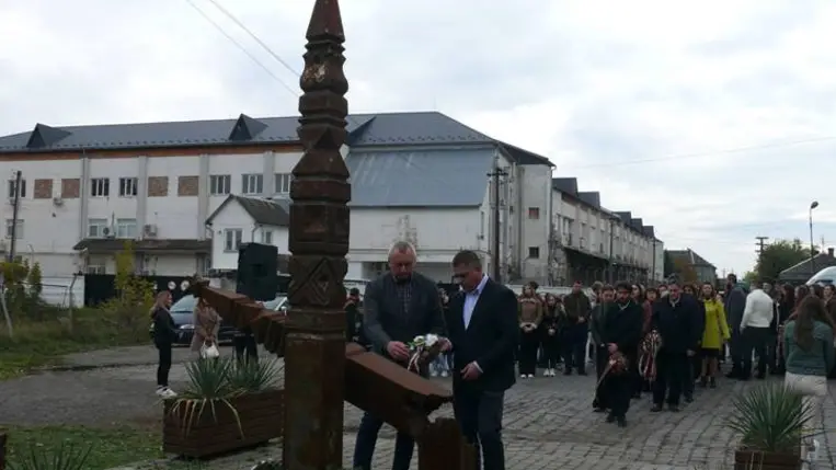 1956 hőseire emlékeztek Beregszászon - A szabadságvágy erősebb az elnyomásnál. Fotó: Kárpátinfó/ Kovács Elemér