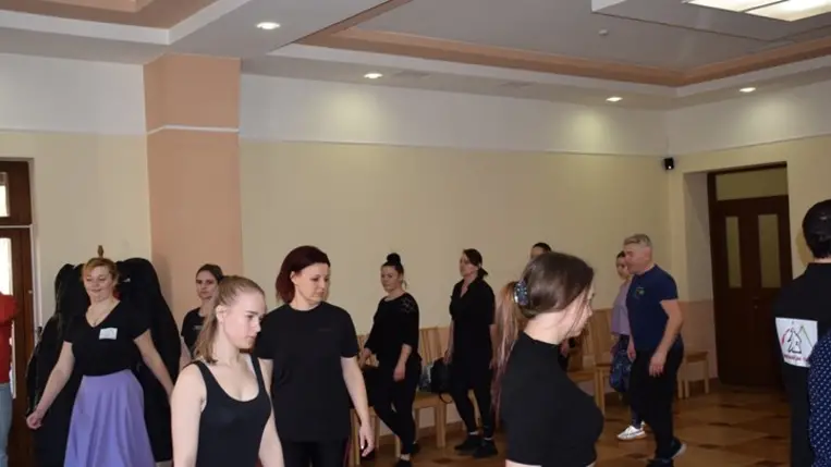 A Hagyományok Háza Hálózat – Kárpátalja képzésén - Előtérben a néptáncoktatás. Fotó: Kárpátinfó/ Kovács Elemér