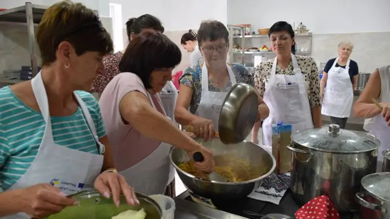 Kárpátaljai gasztroműhely a Pro Agricultura Carpatika szervezésében - Mi lehet finomabb a töltöttkáposztánál? Fotó: Kárpátinfó/ Kovács Elemér