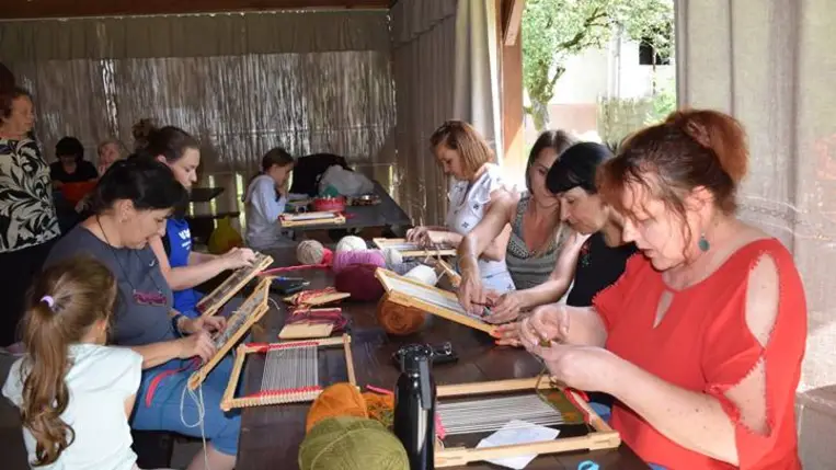 Kézművestábor Visken a Hagyományok Háza Hálózat – Kárpátalja szervezésében - Visszatanulják és továbbadják hagyományainkat. Fotó: Kárpátinfó/ Kovács Erzsébet