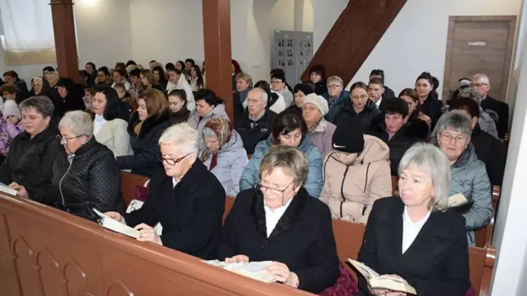 Hálaadó istentisztelet a megújult kisbégányi református templomban - „Mindeddig megsegített minket az Úr”. Fotó: Kárpátinfó/ Marton Erzsébet