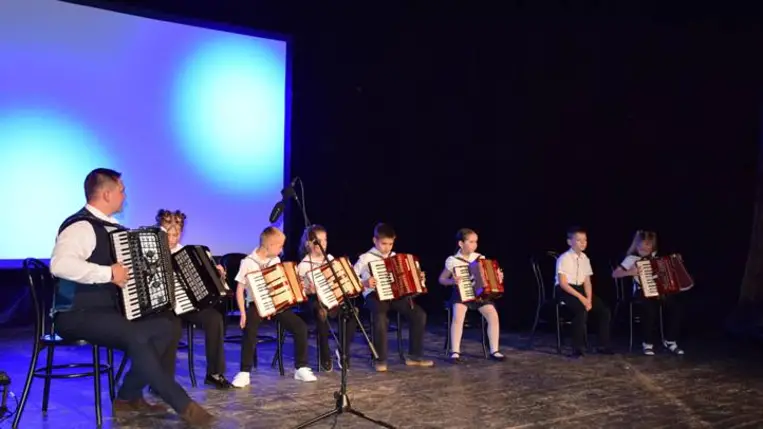 A Beregszászi Rezeda Folkműhely évzáró gálakoncertjén - Az ifjú tehetségek meghódították a szíveket. Fotó: Kárpátinfó/ Kovács Erzsébet