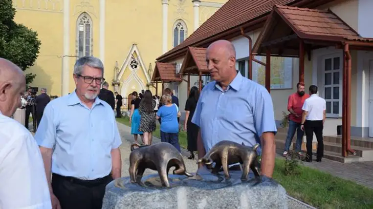 Regélő múlt. Szoboravató Beregszászon - Hagyjunk jeleket magunk után. Fotó: Kárpátinfó/ Kovács Elemér
