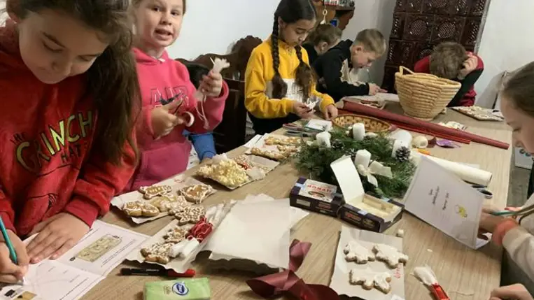 Karácsonyi hagyományok nyomában a Nagyberegi Tájházban - Betlehemezés, mézeskalácskészítés és karácsonyfafdíszítés