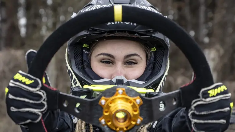 Mihalik Mira és az Autósport! Fotó: Mihalik Mira Acrhív - RudyFotó - Hajóka SportFotó