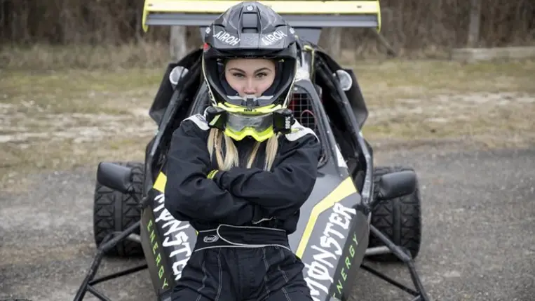 Mihalik Mira és az Autósport! Fotó: Mihalik Mira Acrhív - RudyFotó - Hajóka SportFotó