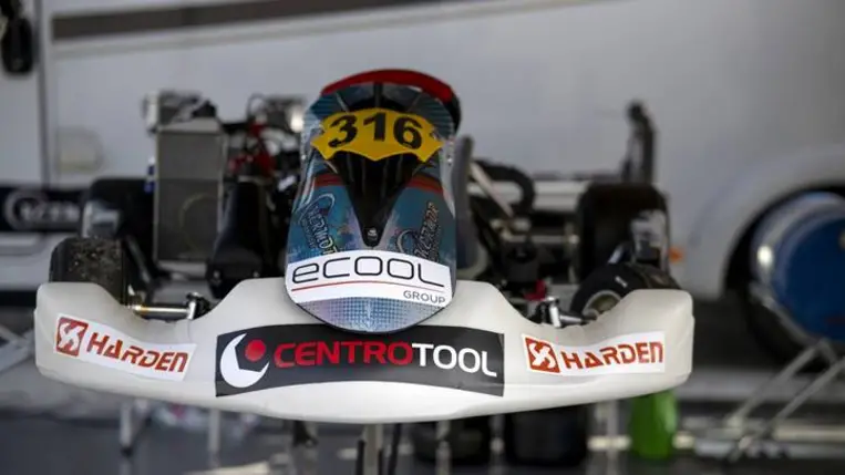 Beni és Ákos a Slovak Karting Centerben. Fotó: Hajóka Sport Fotó