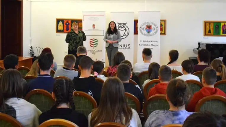 Zajlanak a „GENIUS” tehetséggondozó hétvégék - Ifjú matematikusok közösségépítése