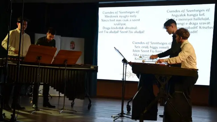 A debreceni SONUS együttes koncertje Beregszászban - A szeretetre hangolódva