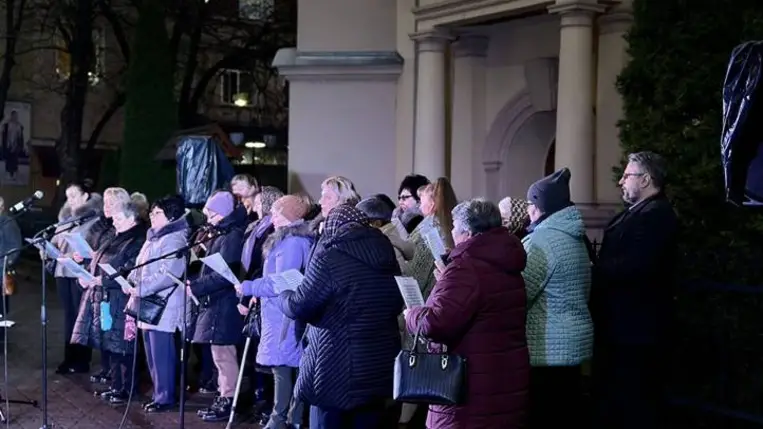 A cserkészek idén is elhozták Beregszászba a betlehemi lángot - A békelángról gyújtották meg az öröm gyertyáját