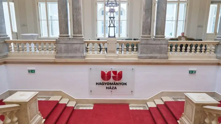 Írott szó karácsonyra - A Hagyományok Háza erdélyi könyvadománya. Fotó: Hagyományok Háza