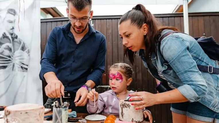 Színes programkavalkád a népművészet jegyében - A Hagyományok Háza Folkudvara Gyergyóban. Fotó: Gábor Levente, Erdélyi Hagyományok Háza