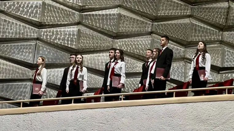 Szalagavató a Nagyberegi Református Líceumban - „Erős torony az Úr neve”