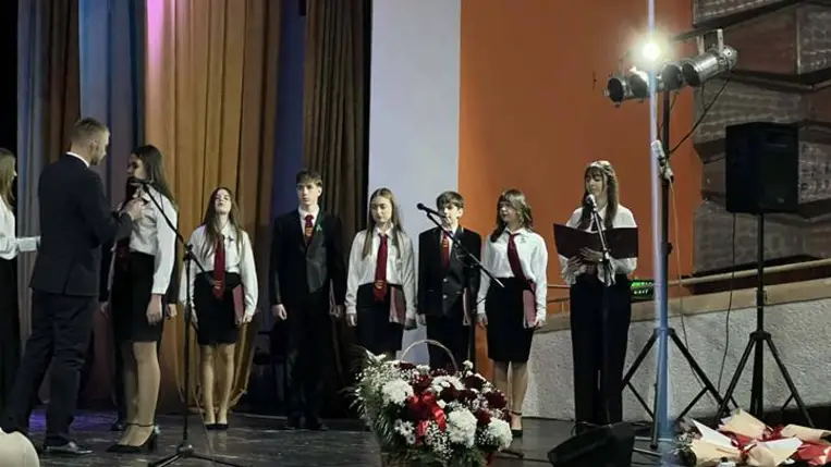 Szalagavató a Nagyberegi Református Líceumban - „Erős torony az Úr neve”