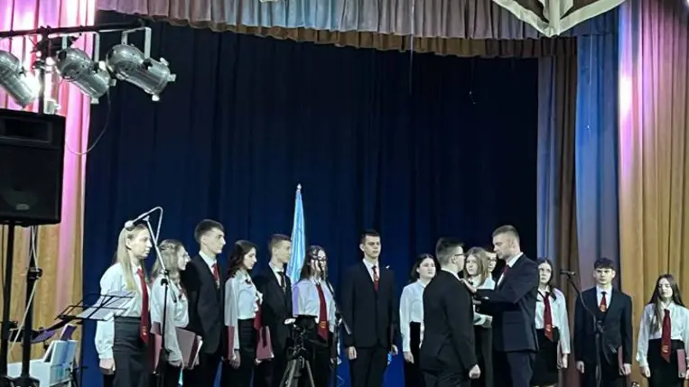 Szalagavató a Nagyberegi Református Líceumban - „Erős torony az Úr neve”