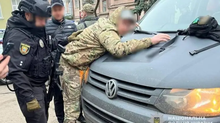 Ternopilban katonákból álló bandát vettek őrizetbe, amely embereket ejtett foglyul, kínozott meg és fosztott ki