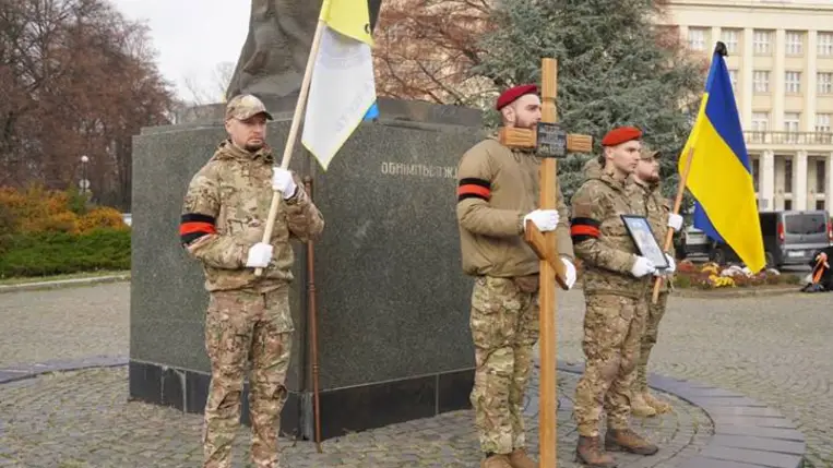 Ungvár gyászol: végső búcsút vettek a 26 éves hőstől, Jurij Vaszilizsenkótól. Fotó: Ungvári Városi Tanács