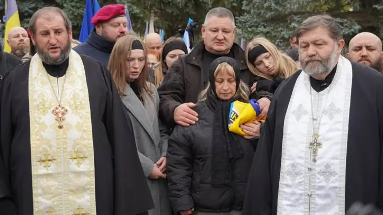 Ungvár gyászol: végső búcsút vettek a 26 éves hőstől, Jurij Vaszilizsenkótól. Fotó: Ungvári Városi Tanács