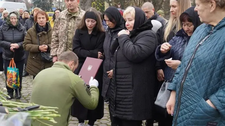 Ungvár búcsút vett Popovics Olekszand védőtől – 48 éves katona esett el a fronton. Fotó: Ungvári Városi Tanács