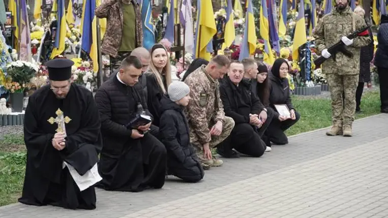 Ungvár búcsút vett Popovics Olekszand védőtől – 48 éves katona esett el a fronton. Fotó: Ungvári Városi Tanács