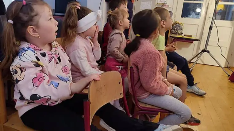 Bábelőadás a Glória Ifjúsági és Missziós Központban - A színes tojások titka, avagy miért kell újjászületni?