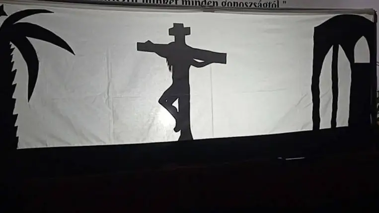Bábelőadás a Glória Ifjúsági és Missziós Központban - A színes tojások titka, avagy miért kell újjászületni?