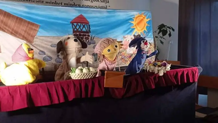 Bábelőadás a Glória Ifjúsági és Missziós Központban - A színes tojások titka, avagy miért kell újjászületni?