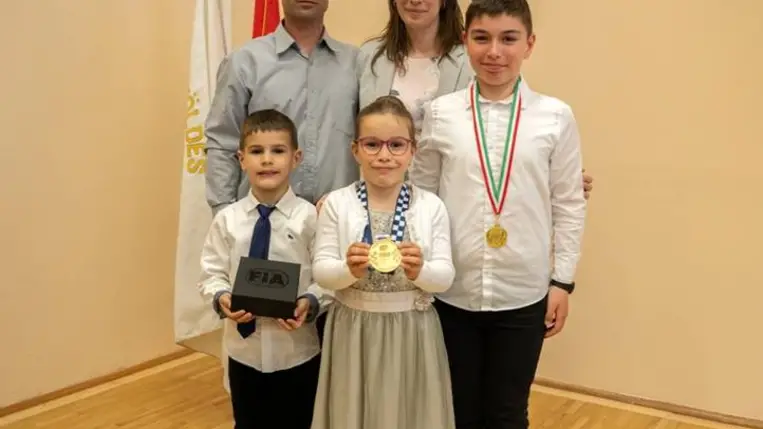 Horváth Andrea gokartversenyző, FIA Elnöki Éremben részesült. Fotó: Hajóka SportFotó