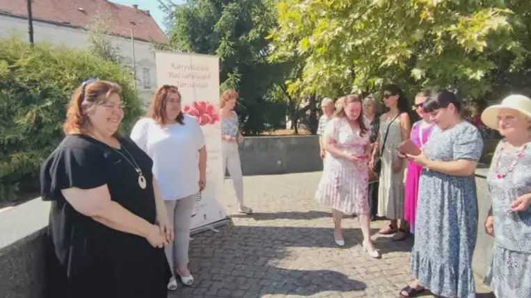 Győrffy Mária előtt tisztelgett a Kárpátaljai Rózsahölgyek Társasága - Rózsába zárt emlékezet
