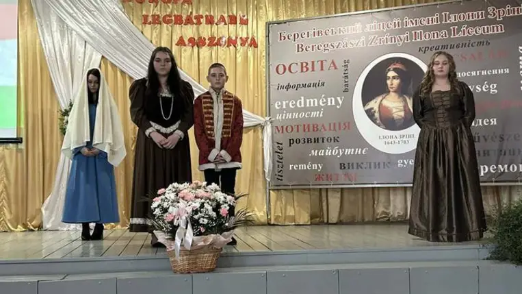 A Beregszászi Zrínyi Ilona Líceumban felavatták a névadó mellszobrát - Tudás, áldozatvállalás, hűség