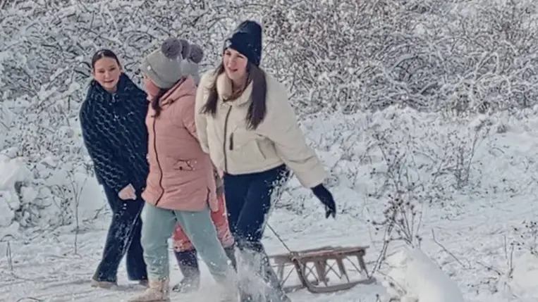 Szánkóznak a beregardói hittanos gyerekek