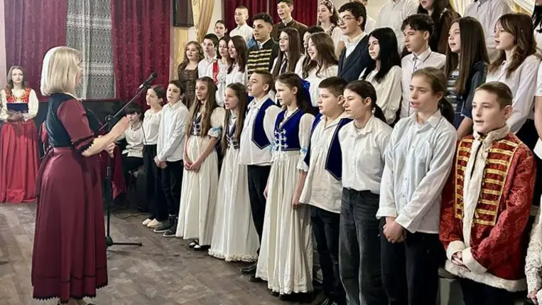 A Beregszászi Zrínyi Ilona Líceumban felavatták a névadó mellszobrát - Tudás, áldozatvállalás, hűség