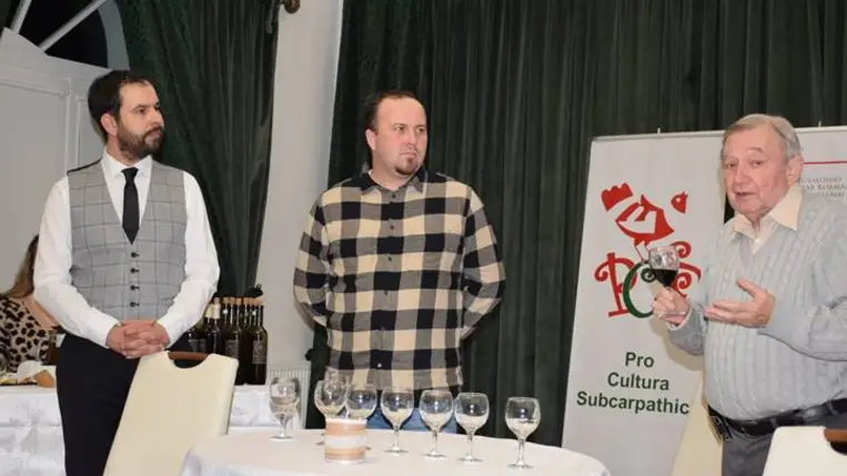 Találkozó a Perényi Kultúrkúriában - Irodalmi est a borkultúra jegyében