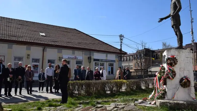 Március 15. Koszorúzás Beregszászban - Legyen béke!