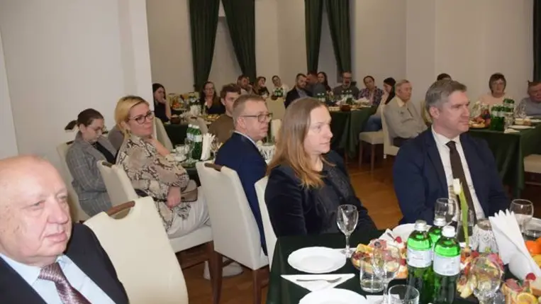 Találkozó a Perényi Kultúrkúriában - Irodalmi est a borkultúra jegyében