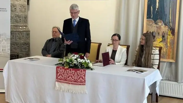 Beregszászon bemutatták Kész Réka könyvét a salánki viaszos hímesekről - A hagyomány élő öröksége