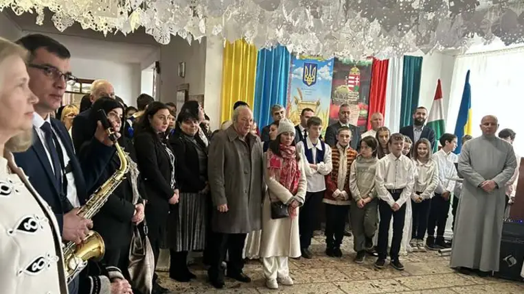 A Beregszászi Zrínyi Ilona Líceumban felavatták a névadó mellszobrát - Tudás, áldozatvállalás, hűség