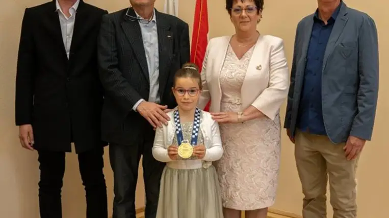 Horváth Andrea gokartversenyző, FIA Elnöki Éremben részesült. Fotó: Hajóka SportFotó