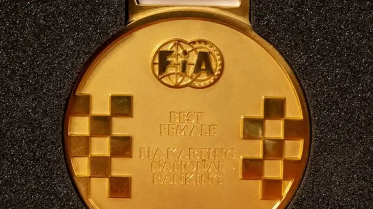 Horváth Andrea gokartversenyző, FIA Elnöki Éremben részesült. Fotó: Hajóka SportFotó