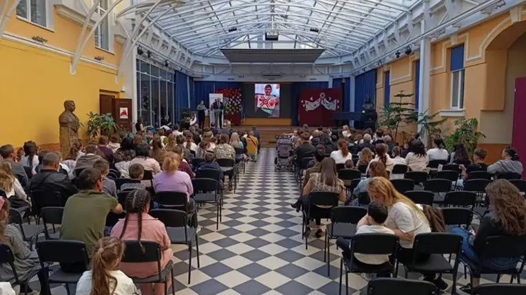 A KMNE alkotói pályázatának díjátadó ünnepségén - Tisztelet a bátraknak