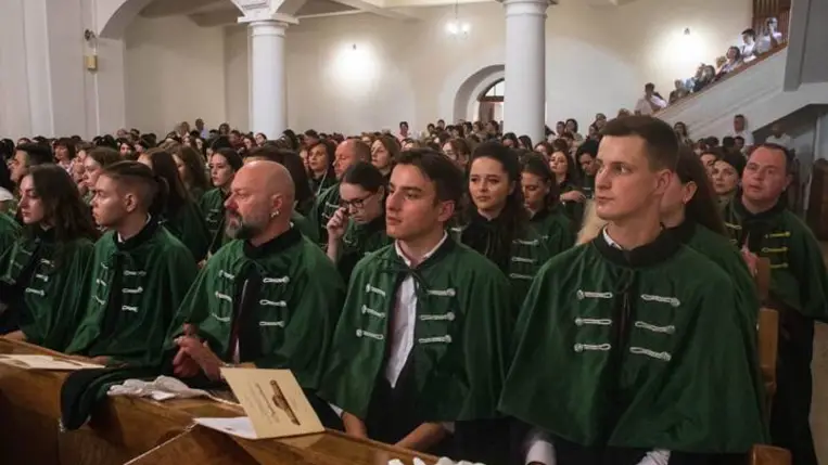 Diplomaátadó a II. Rákóczi Ferenc Kárpátaljai Magyar Egyetemen - A tudás a jövő záloga. Fotó: Kurmay Anita