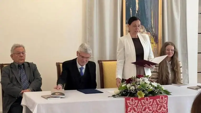 Beregszászon bemutatták Kész Réka könyvét a salánki viaszos hímesekről - A hagyomány élő öröksége