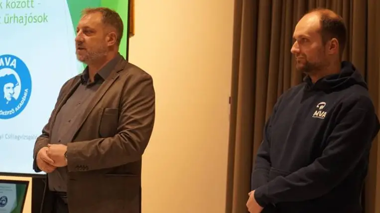 Fockter Zoltán előadása az űrkutatásról az Ortutay Központban - Barangolás a csillagok között