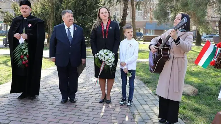Megemlékezés Ungváron a Petőfi-szobornál - „Legyen béke, szabadság és egyetértés!”
