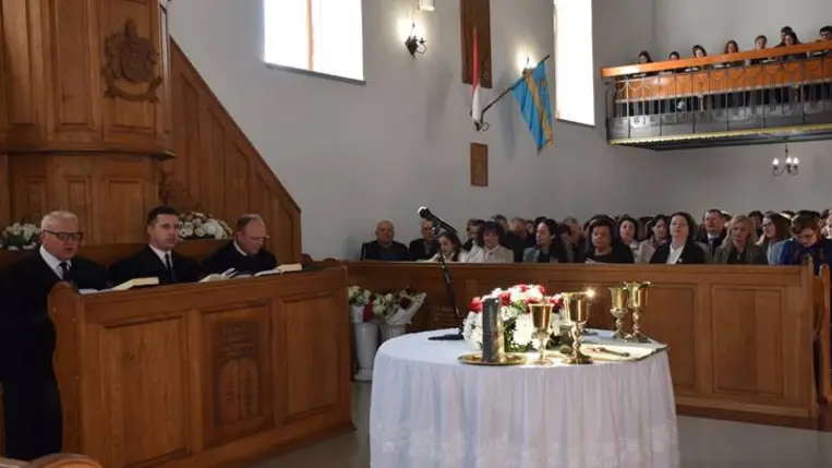 Menyhárt Istvánt iktatták be Dercen lelkipásztorává - Pásztor és nyáj egymásra talált