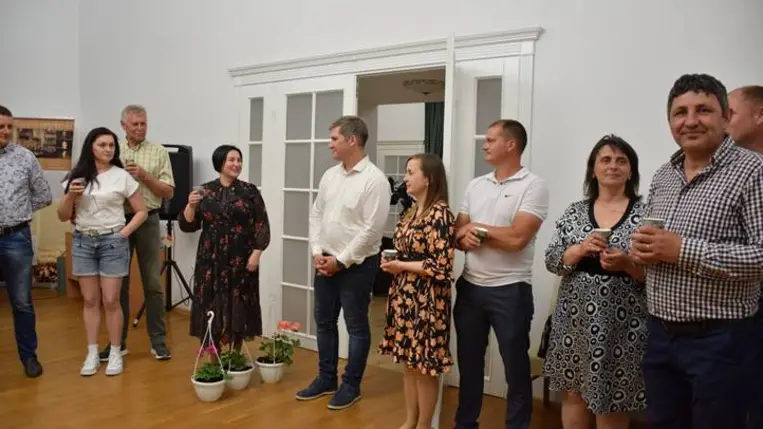 A szerelem ünnepe a nagycsaládosoknál - Szerenád, májusfa, egymásra figyelés