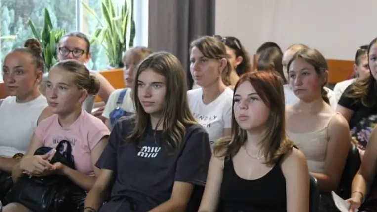 A KRISZ Tiszaháti és TiBorKA Alapszervezetének nyári ifjúsági délutánja Tiszabökényben - Iránytű a bizonytalanságban