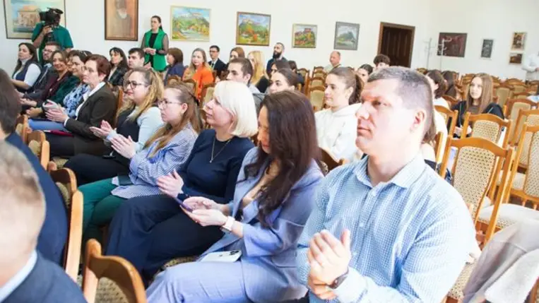 Sajtótájékoztató a beregszászi Rákóczi Egyetemen - Digitális megújulás. Fotó: kme.org.ua