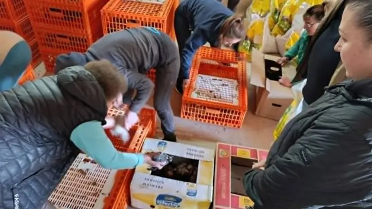 Előnevelt csibékre pályázhattak a KMNE tagcsaládjai - Önfenntartó nagycsalád