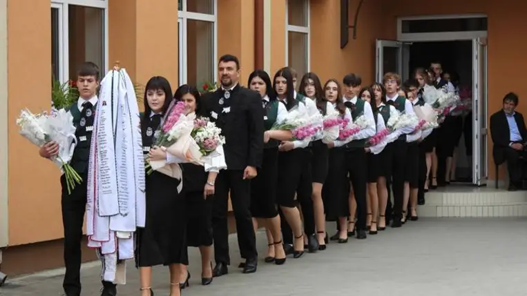 Jubileumi ballagási ünnepség a Nagydobronyi Református Líceumban - Induljatok hittel, reménységgel, szeretettel. Fotók: Nagydobronyi Református Líceum honlapja